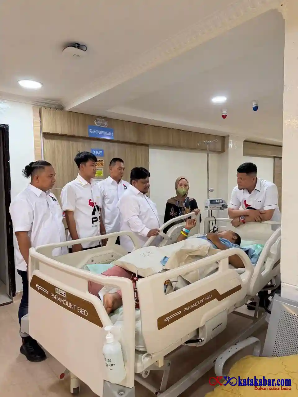 PSI Binjai Jenguk Korban Pohon Tumbang di RS Adam Malik, Salurkan Bantuan dan Dukungan Moril