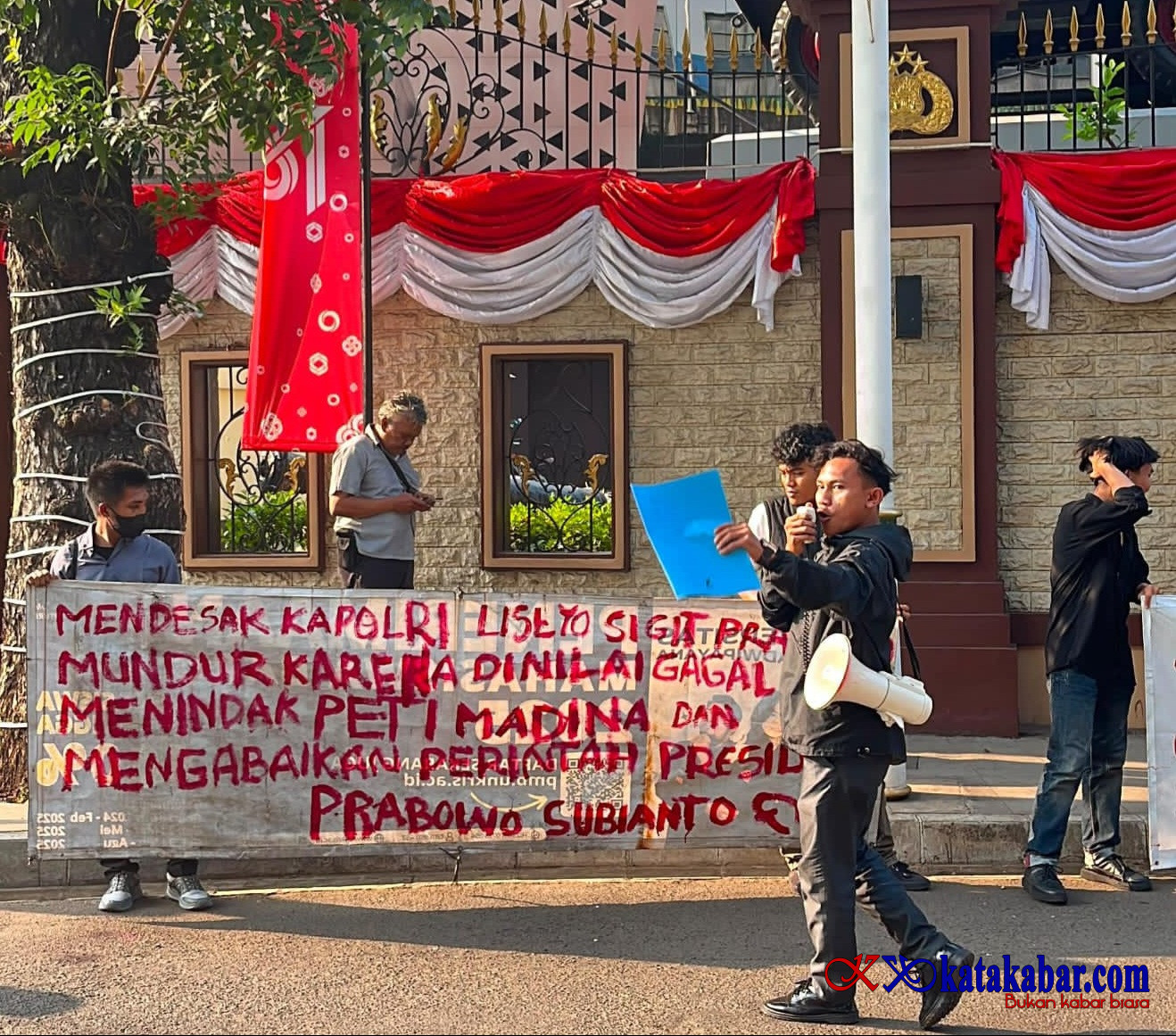 Demo Jilid III di Mabes Polri, Suara Lantang AMP2K Desak Kapolri Copot Kapolres Madina