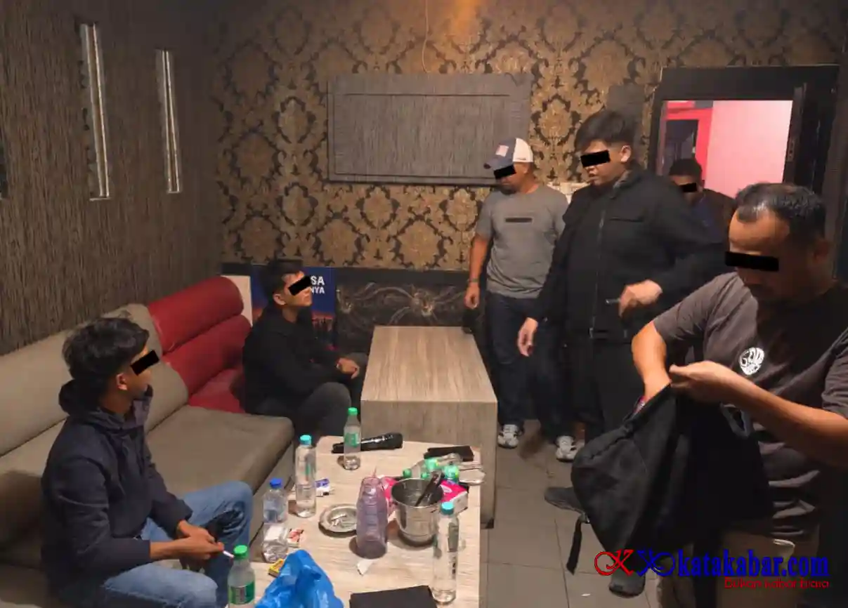 Razia KRYD THM Polsek Mandau dan BKO Polres Bengkalis Pengunjung Celcius Karaoke Positif Narkoba
