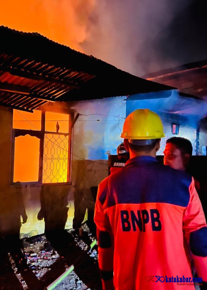 Si Jago Merah Hajar 4 Rumah di Rambah, 1 Orang Meninggal: Bupati Rohul Instruksikan Bantuan Disalurkan