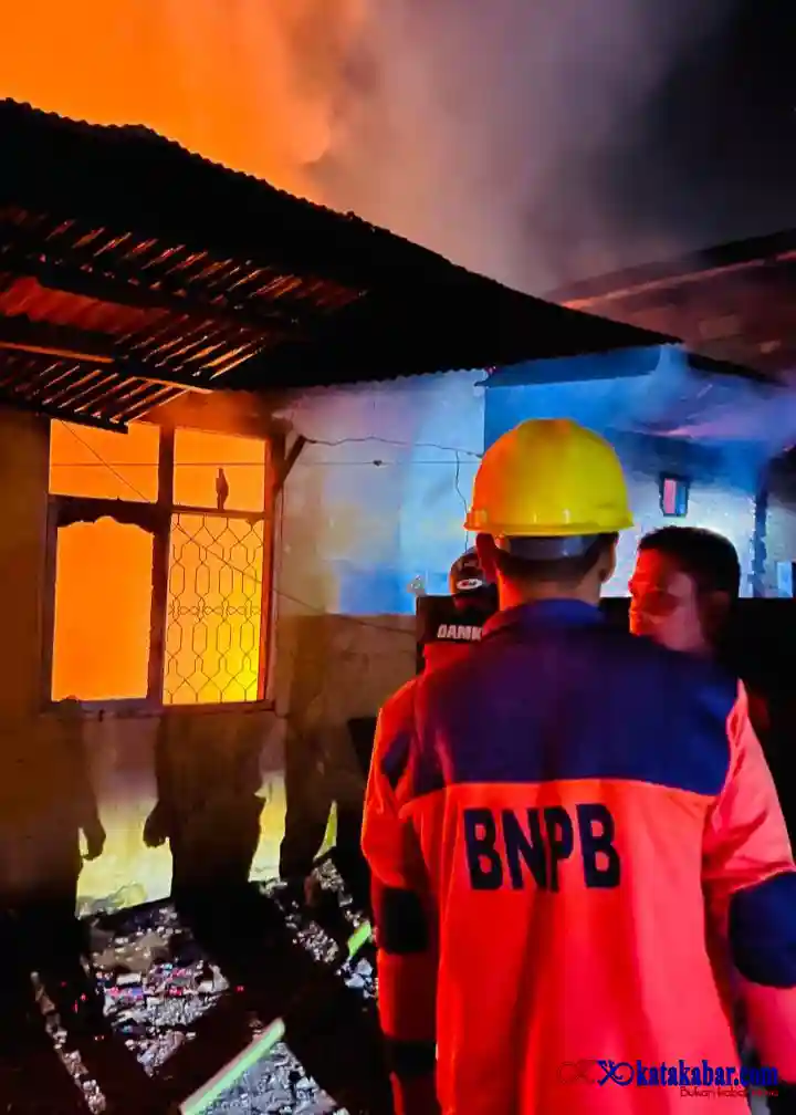 Si Jago Merah Hajar 4 Rumah di Rambah, 1 Orang Meninggal: Bupati Rohul Instruksikan Bantuan Disalurkan