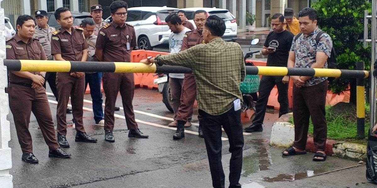 Kejaksaan Negeri Binjai Didemo Forum Pemuda Madani Sumut, Desak Usut Tuntas Pengkondisian Tender