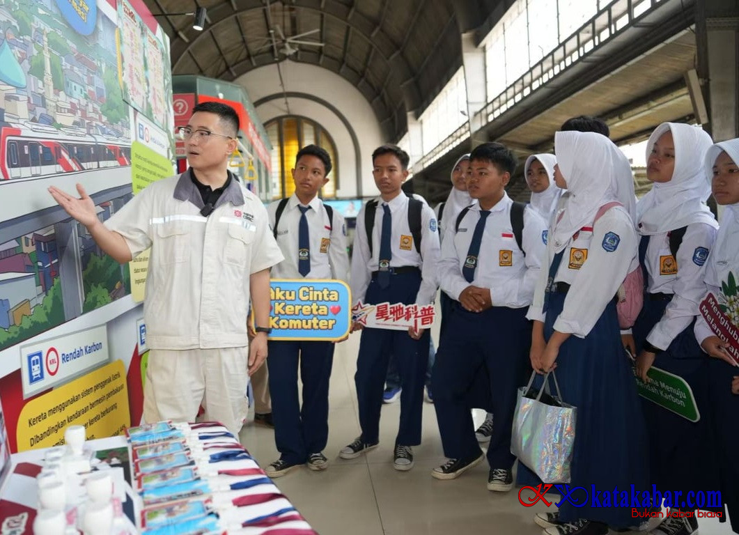 Kisah Jalur Komuter Indonesia: Satu Jalur dengan Sejuta Cerita Bermakna
