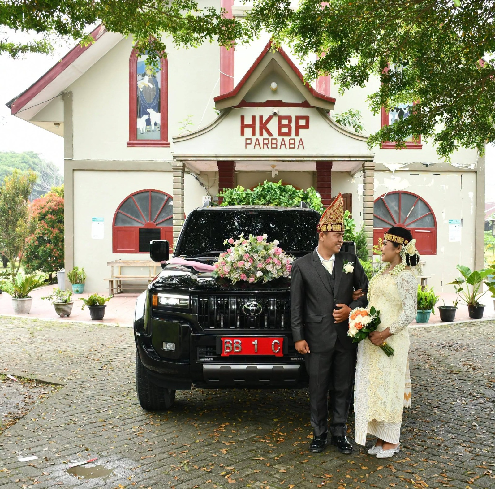 Unik, Mobil Dinas Bupati Samosir BB 1 C Dipakai untuk Kendaraan Pengantin di Samosir