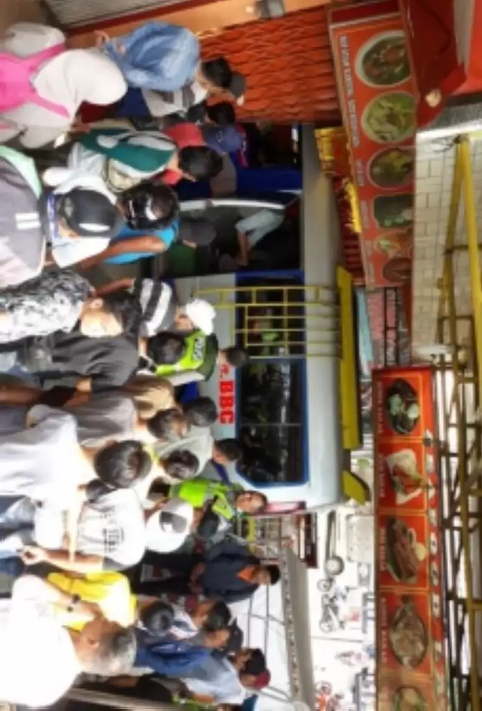 Alamak.., Travel Seruduk Ruko di Duri