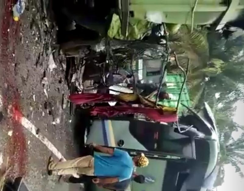 Supir Intra Luka Berat,  5 Penumpang Luka Ringan