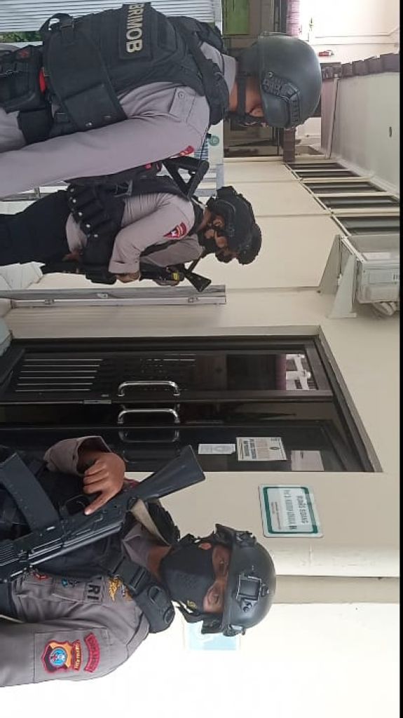 Brimob Bersenjata Kawal LPSK Hadirkan Saksi Kerangkeng TRP di Persidangan