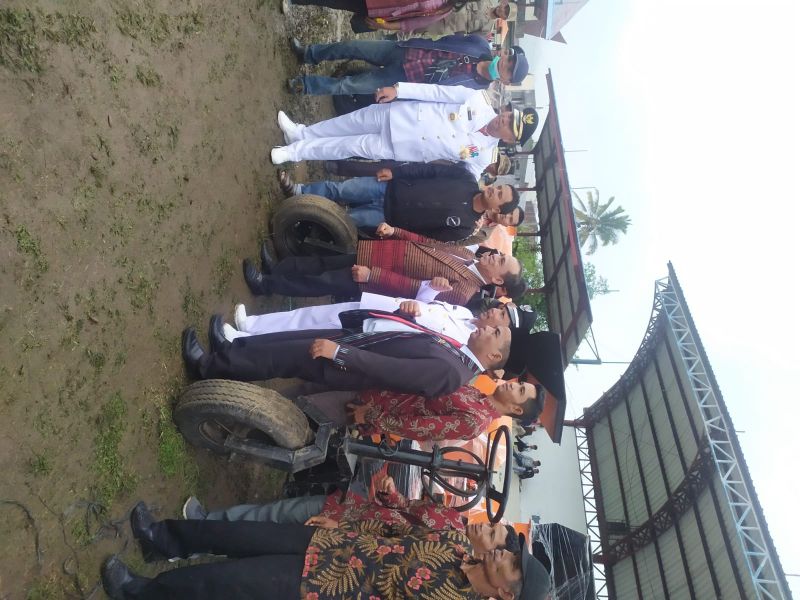 Bupati Taput Serahkan Alsintan dan Akte Notaris