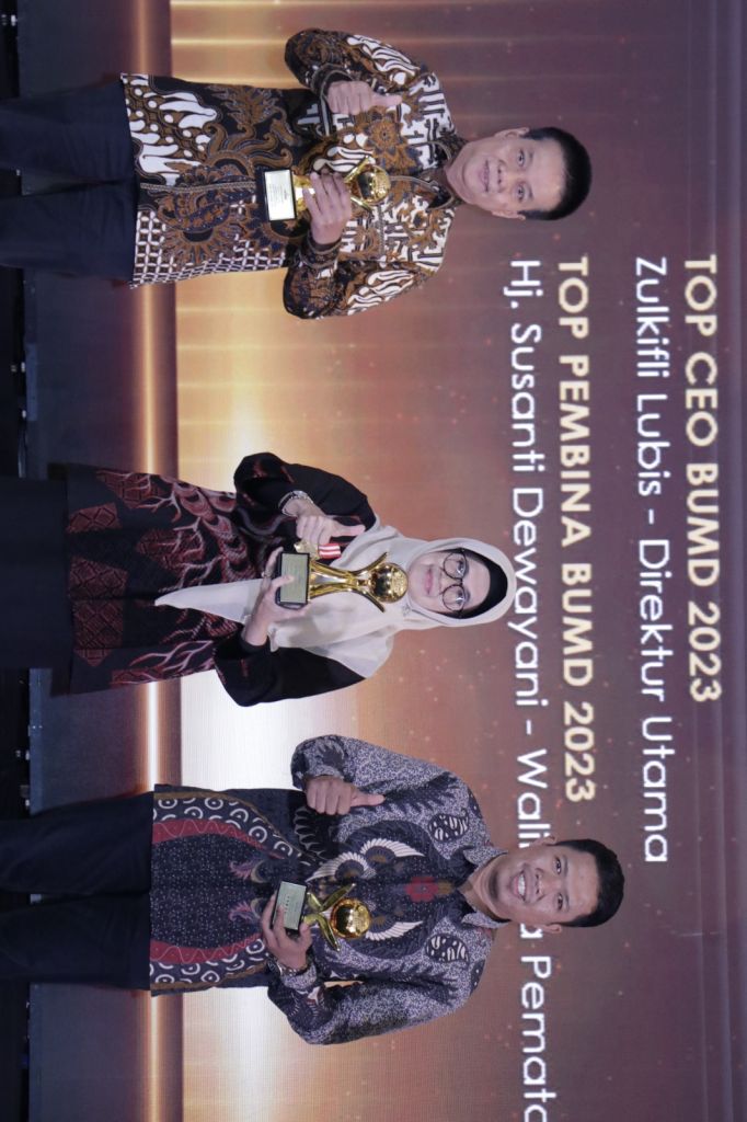 Dua Tahun Berturut-turut dr Susanti Terima Top Pembina BUMD Awards